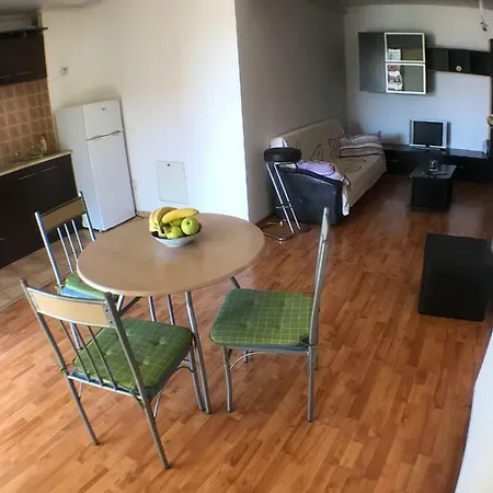 Apartment Green